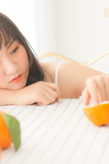 女大学生军训跳舞